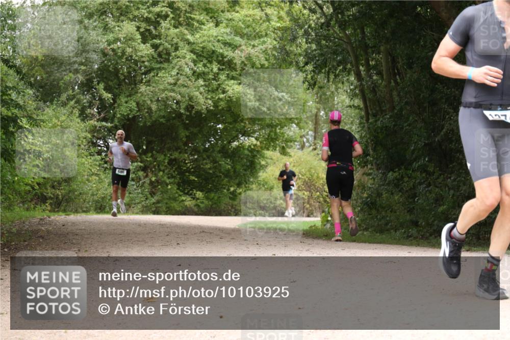 30.08.2026 - Elbe Triathlon Hamburg Antke Förster http://msf.ph/oto/10103925 30.08.2026 11:48:07 Laufen 989 meine-sportfotos.de