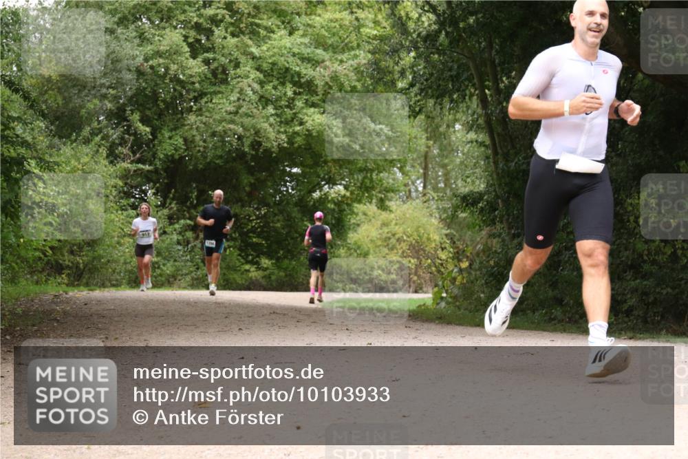 30.08.2026 - Elbe Triathlon Hamburg Antke Förster http://msf.ph/oto/10103933 30.08.2026 11:48:14 Laufen 912, 1204 meine-sportfotos.de