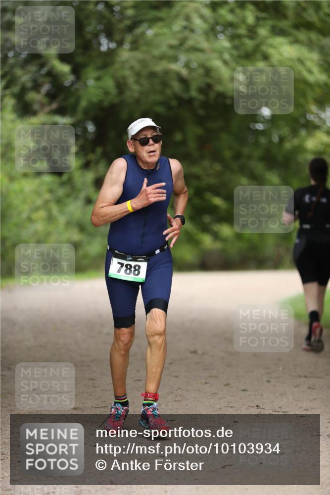 30.08.2026 - Elbe Triathlon Hamburg Antke Förster http://msf.ph/oto/10103934 30.08.2026 11:43:46 Laufen 788 meine-sportfotos.de