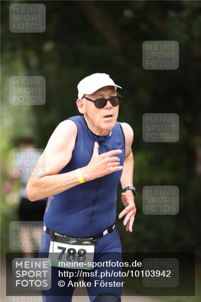 30.08.2026 - Elbe Triathlon Hamburg Antke Förster http://msf.ph/oto/10103942 30.08.2026 11:43:49 Laufen 788 meine-sportfotos.de