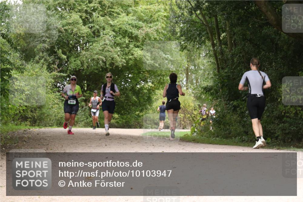 30.08.2026 - Elbe Triathlon Hamburg Antke Förster http://msf.ph/oto/10103947 30.08.2026 11:48:32 Laufen 944 meine-sportfotos.de