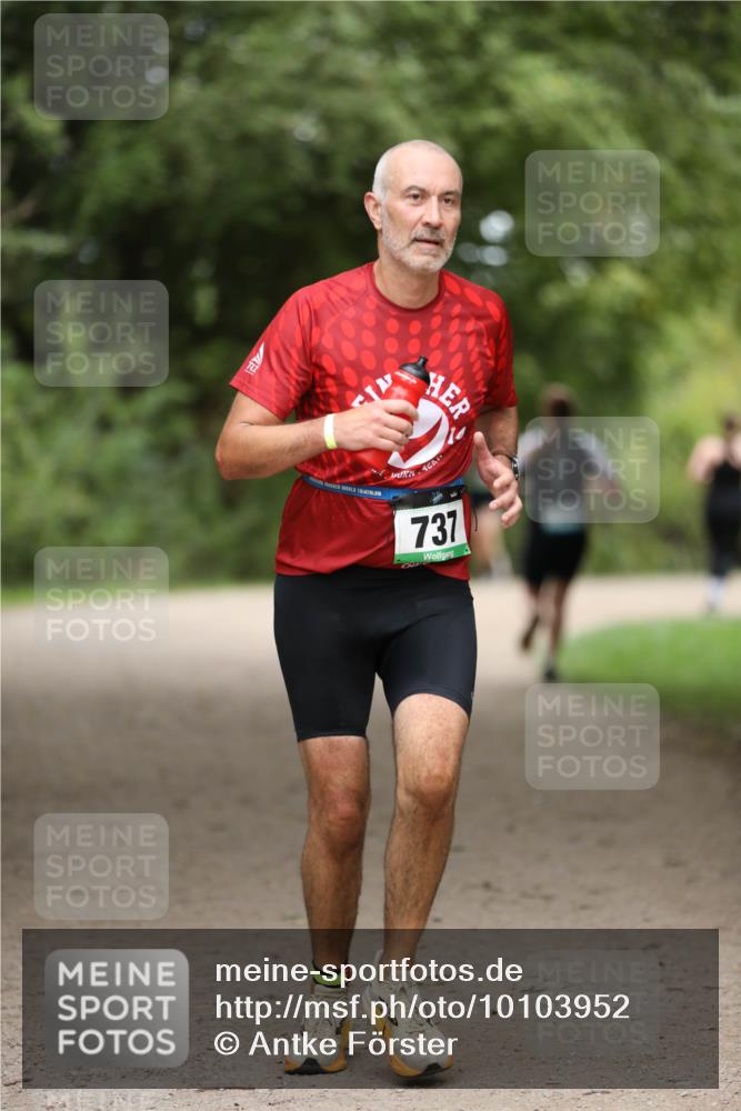 30.08.2026 - Elbe Triathlon Hamburg Antke Förster http://msf.ph/oto/10103952 30.08.2026 11:44:09 Laufen 425, 737 meine-sportfotos.de