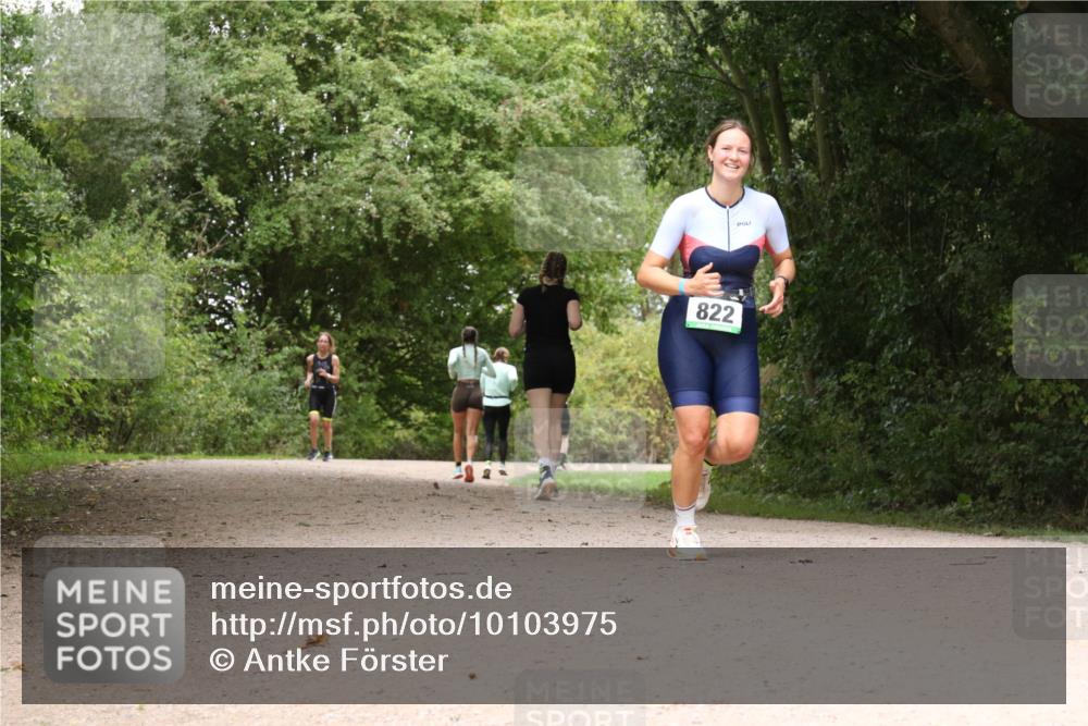 30.08.2026 - Elbe Triathlon Hamburg Antke Förster http://msf.ph/oto/10103975 30.08.2026 11:48:52 Laufen 822 meine-sportfotos.de