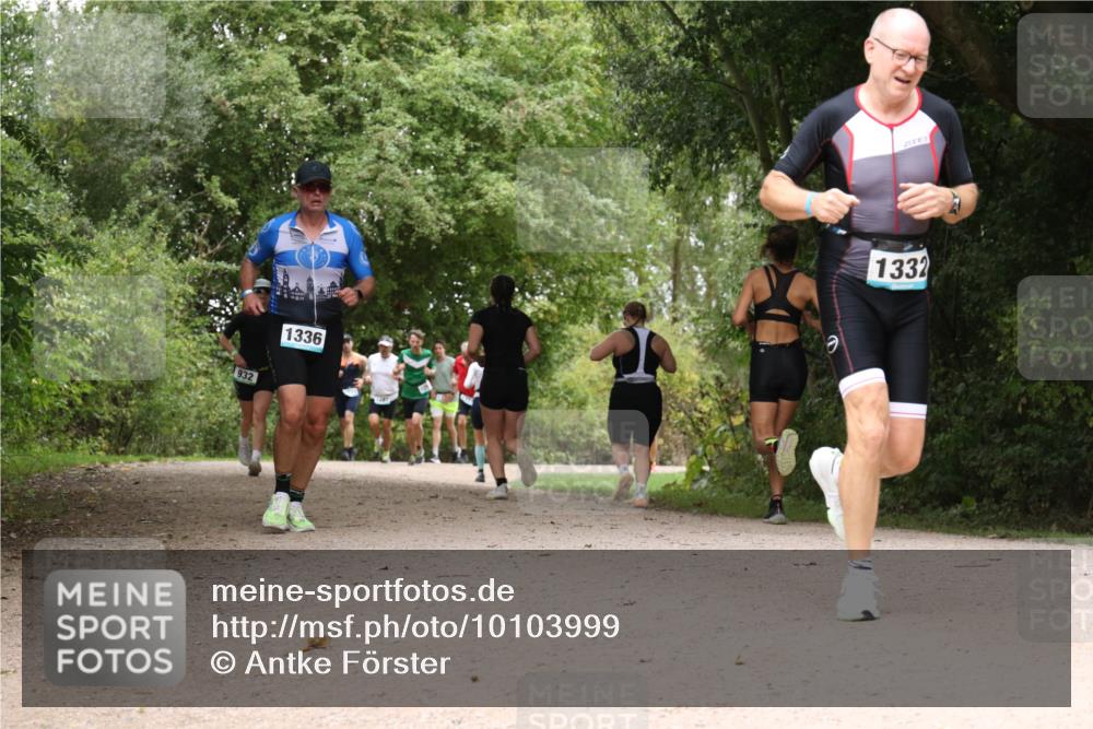 30.08.2026 - Elbe Triathlon Hamburg Antke Förster http://msf.ph/oto/10103999 30.08.2026 11:49:18 Laufen 932, 1336, 1332 meine-sportfotos.de