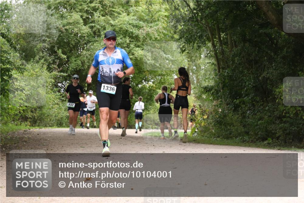 30.08.2026 - Elbe Triathlon Hamburg Antke Förster http://msf.ph/oto/10104001 30.08.2026 11:49:18 Laufen 932, 1336 meine-sportfotos.de