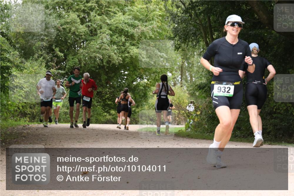 30.08.2026 - Elbe Triathlon Hamburg Antke Förster http://msf.ph/oto/10104011 30.08.2026 11:49:23 Laufen 1281, 126, 1331, 932, 2 meine-sportfotos.de
