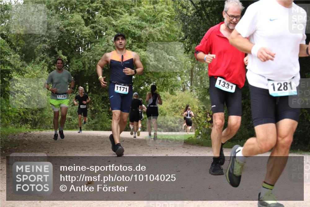 30.08.2026 - Elbe Triathlon Hamburg Antke Förster http://msf.ph/oto/10104025 30.08.2026 11:49:30 Laufen 1128, 1373, 1171, 1331, 1281 meine-sportfotos.de