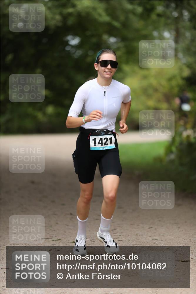 30.08.2026 - Elbe Triathlon Hamburg Antke Förster http://msf.ph/oto/10104062 30.08.2026 11:45:45 Laufen 1421 meine-sportfotos.de