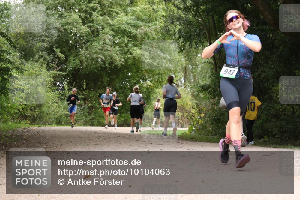 30.08.2026 - Elbe Triathlon Hamburg Antke Förster http://msf.ph/oto/10104063 30.08.2026 11:49:56 Laufen 943, 10 meine-sportfotos.de