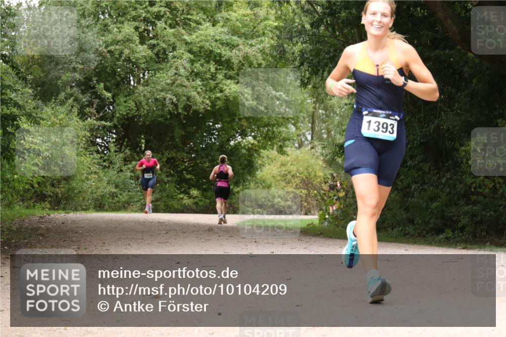 30.08.2026 - Elbe Triathlon Hamburg Antke Förster http://msf.ph/oto/10104209 30.08.2026 11:52:21 Laufen 1400, 1393 meine-sportfotos.de