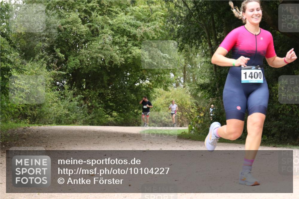 30.08.2026 - Elbe Triathlon Hamburg Antke Förster http://msf.ph/oto/10104227 30.08.2026 11:52:31 Laufen 1400 meine-sportfotos.de