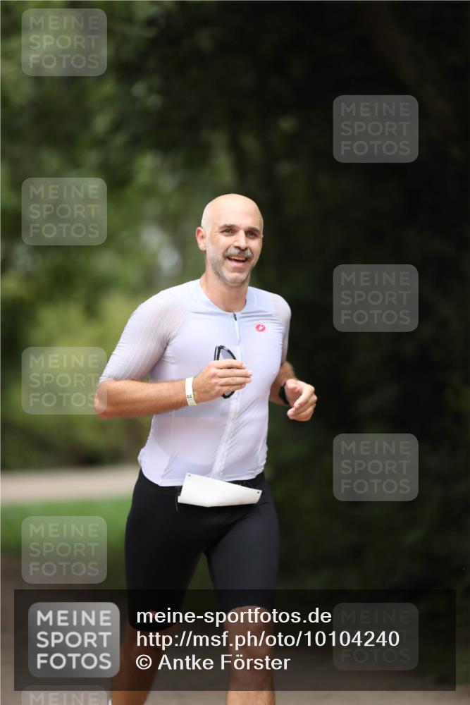 30.08.2026 - Elbe Triathlon Hamburg Antke Förster http://msf.ph/oto/10104240 30.08.2026 11:48:14 Laufen  meine-sportfotos.de