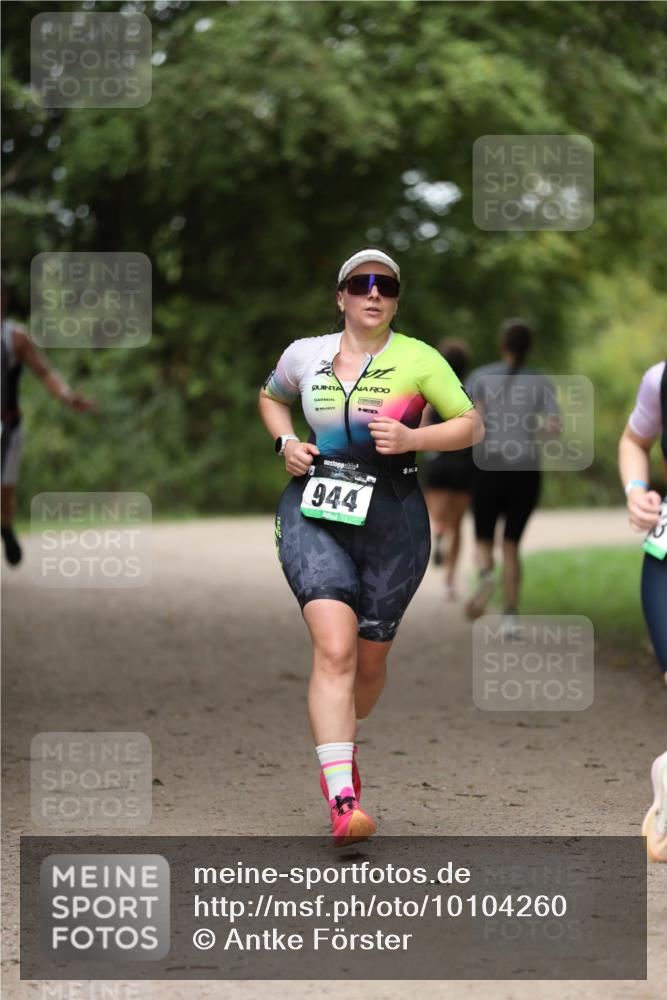 30.08.2026 - Elbe Triathlon Hamburg Antke Förster http://msf.ph/oto/10104260 30.08.2026 11:48:36 Laufen 944 meine-sportfotos.de