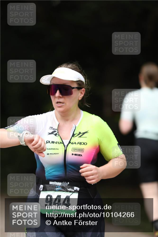 30.08.2026 - Elbe Triathlon Hamburg Antke Förster http://msf.ph/oto/10104266 30.08.2026 11:48:38 Laufen 944 meine-sportfotos.de