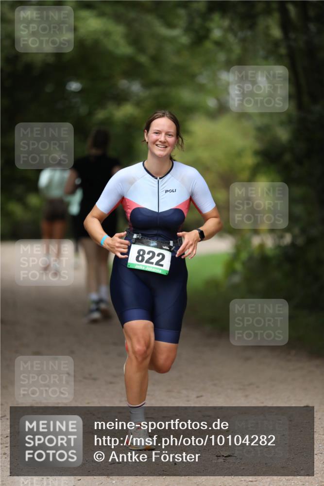 30.08.2026 - Elbe Triathlon Hamburg Antke Förster http://msf.ph/oto/10104282 30.08.2026 11:48:53 Laufen 822 meine-sportfotos.de