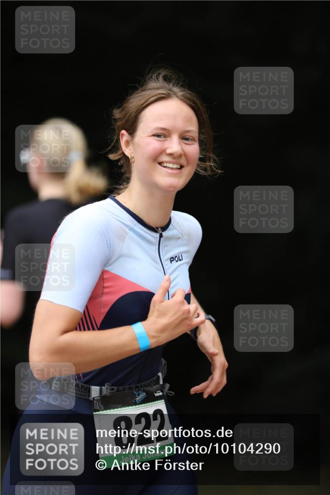 30.08.2026 - Elbe Triathlon Hamburg Antke Förster http://msf.ph/oto/10104290 30.08.2026 11:48:55 Laufen 822 meine-sportfotos.de