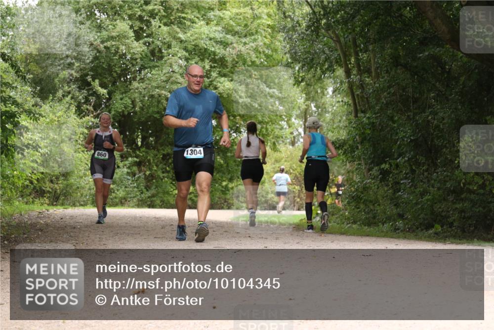 30.08.2026 - Elbe Triathlon Hamburg Antke Förster http://msf.ph/oto/10104345 30.08.2026 11:54:29 Laufen 860, 1304 meine-sportfotos.de