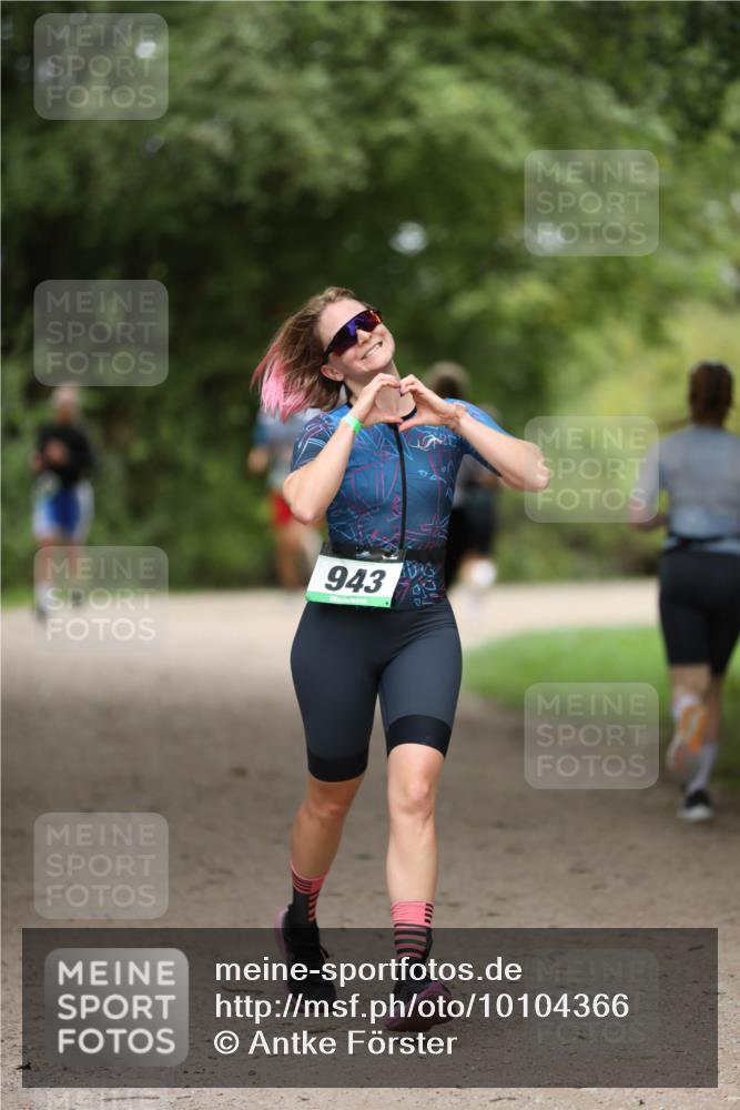 30.08.2026 - Elbe Triathlon Hamburg Antke Förster http://msf.ph/oto/10104366 30.08.2026 11:49:55 Laufen 943 meine-sportfotos.de