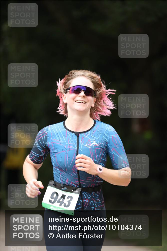 30.08.2026 - Elbe Triathlon Hamburg Antke Förster http://msf.ph/oto/10104374 30.08.2026 11:49:57 Laufen 943, 7 meine-sportfotos.de