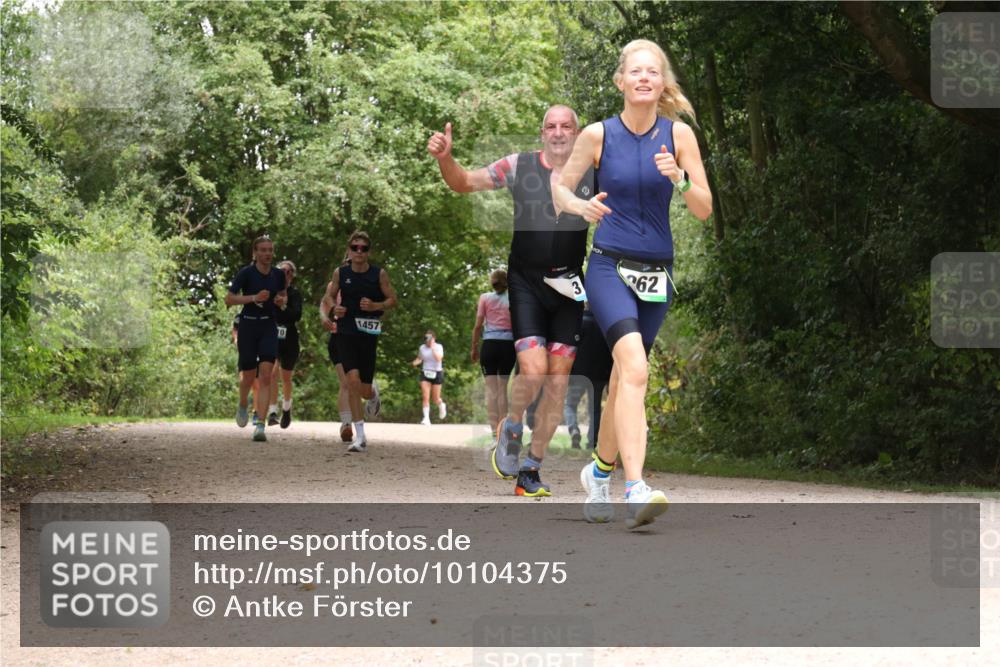 30.08.2026 - Elbe Triathlon Hamburg Antke Förster http://msf.ph/oto/10104375 30.08.2026 11:55:32 Laufen 1457, 70, 62, 3 meine-sportfotos.de