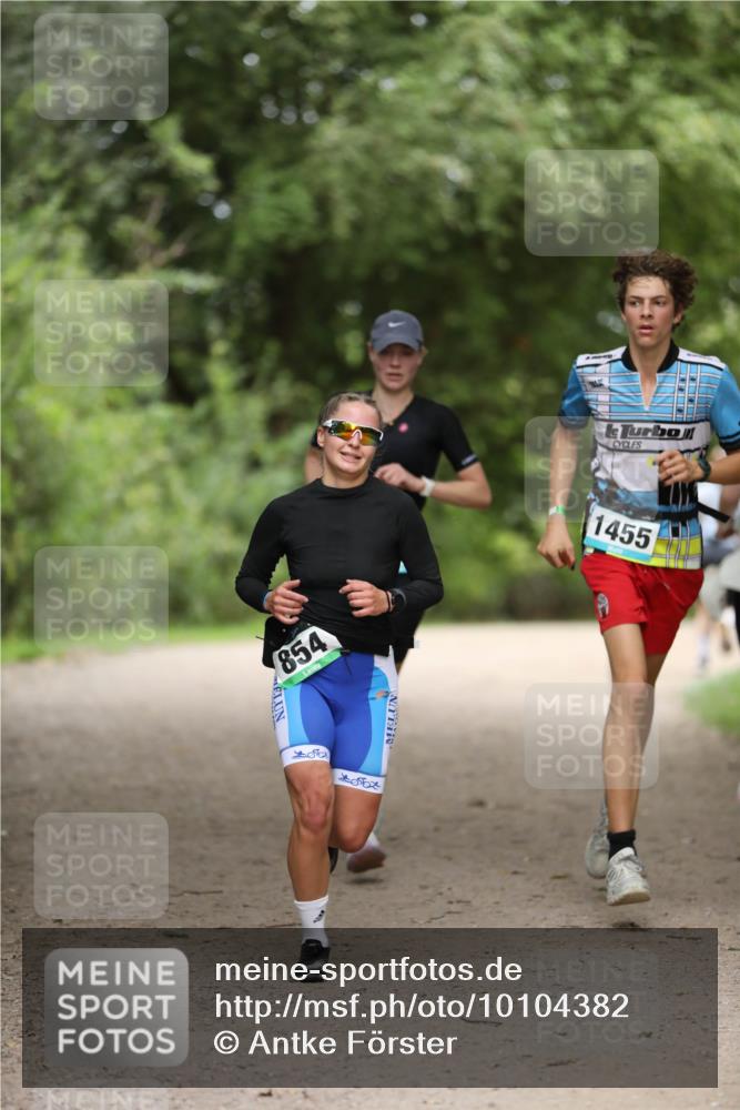 30.08.2026 - Elbe Triathlon Hamburg Antke Förster http://msf.ph/oto/10104382 30.08.2026 11:50:03 Laufen 854, 1056, 1455 meine-sportfotos.de
