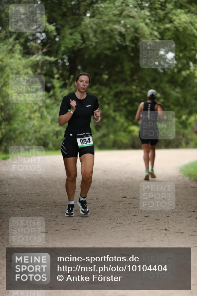 30.08.2026 - Elbe Triathlon Hamburg Antke Förster http://msf.ph/oto/10104404 30.08.2026 11:50:30 Laufen 954, 2 meine-sportfotos.de