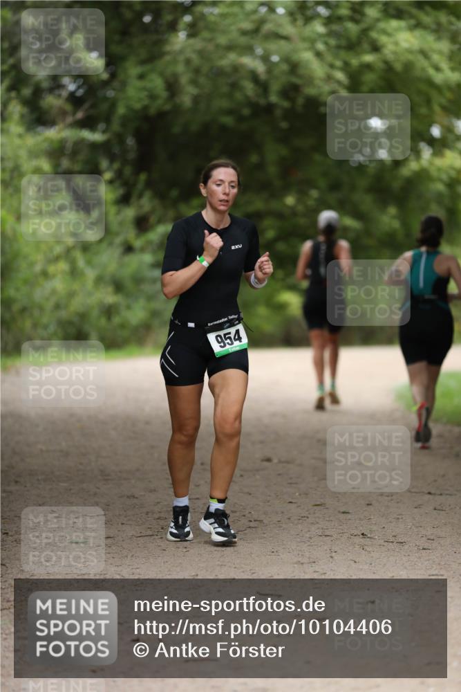 30.08.2026 - Elbe Triathlon Hamburg Antke Förster http://msf.ph/oto/10104406 30.08.2026 11:50:31 Laufen 954, 2 meine-sportfotos.de