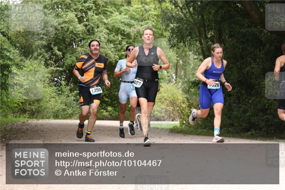 30.08.2026 - Elbe Triathlon Hamburg Antke Förster http://msf.ph/oto/10104467 30.08.2026 11:56:43 Laufen 2001, 489, 526, 1250 meine-sportfotos.de