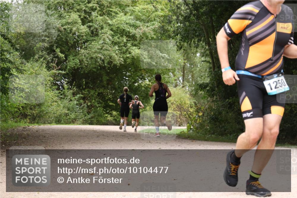 30.08.2026 - Elbe Triathlon Hamburg Antke Förster http://msf.ph/oto/10104477 30.08.2026 11:56:46 Laufen 700, 1250 meine-sportfotos.de