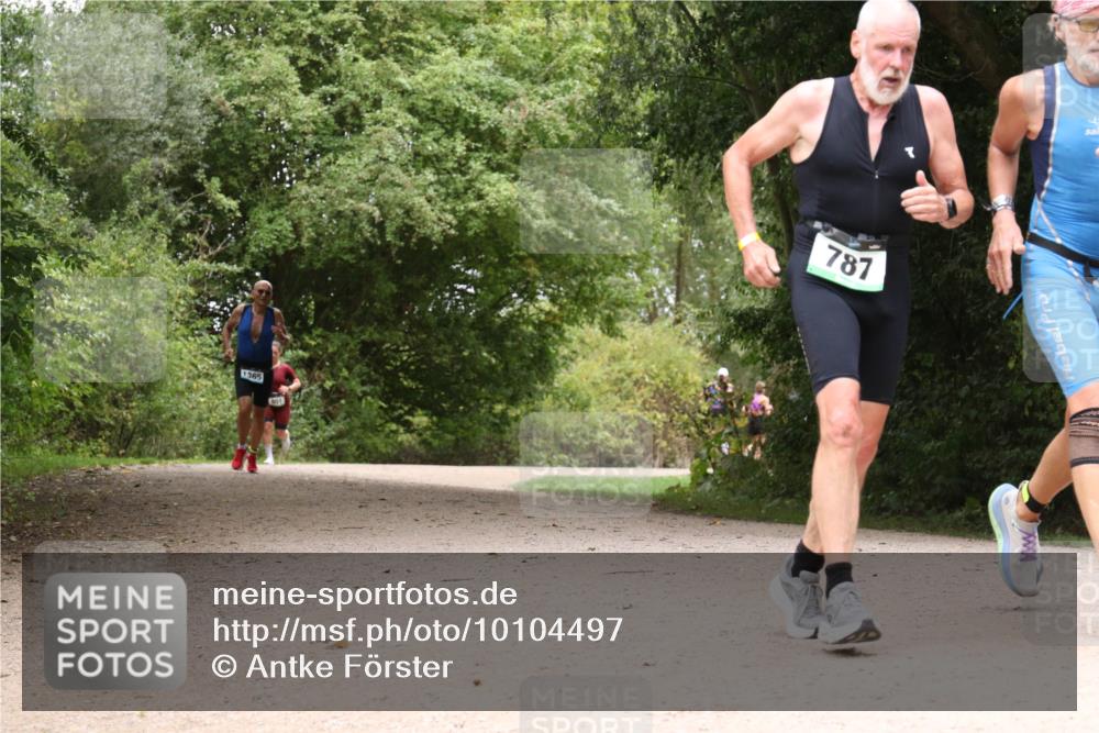 30.08.2026 - Elbe Triathlon Hamburg Antke Förster http://msf.ph/oto/10104497 30.08.2026 11:57:32 Laufen 1365, 801, 787 meine-sportfotos.de