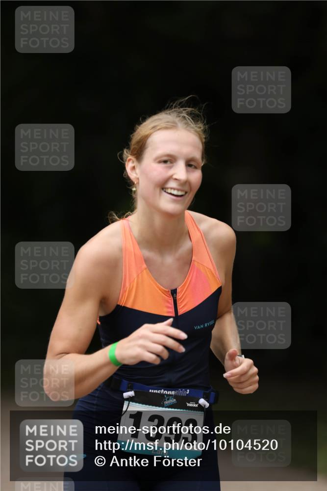 30.08.2026 - Elbe Triathlon Hamburg Antke Förster http://msf.ph/oto/10104520 30.08.2026 11:52:22 Laufen 3, 1393 meine-sportfotos.de