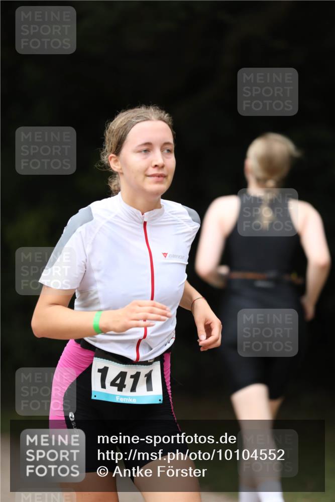 30.08.2026 - Elbe Triathlon Hamburg Antke Förster http://msf.ph/oto/10104552 30.08.2026 11:52:47 Laufen 1411 meine-sportfotos.de