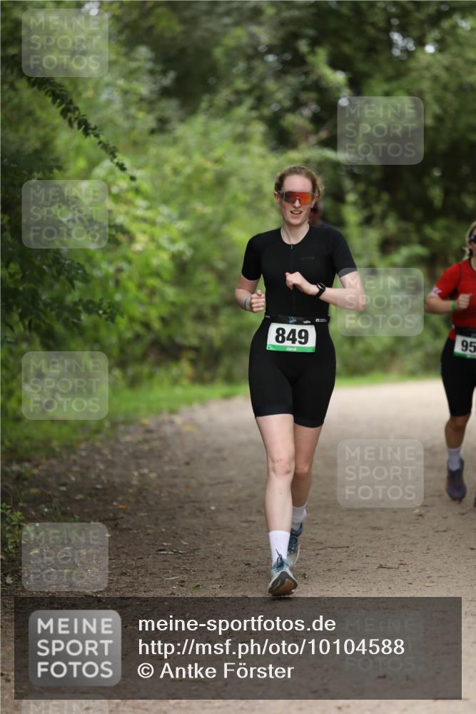 30.08.2026 - Elbe Triathlon Hamburg Antke Förster http://msf.ph/oto/10104588 30.08.2026 11:53:21 Laufen 849, 95 meine-sportfotos.de