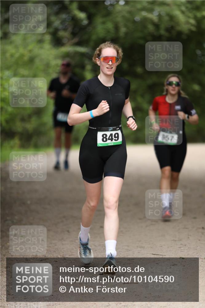 30.08.2026 - Elbe Triathlon Hamburg Antke Förster http://msf.ph/oto/10104590 30.08.2026 11:53:23 Laufen 849, 957 meine-sportfotos.de