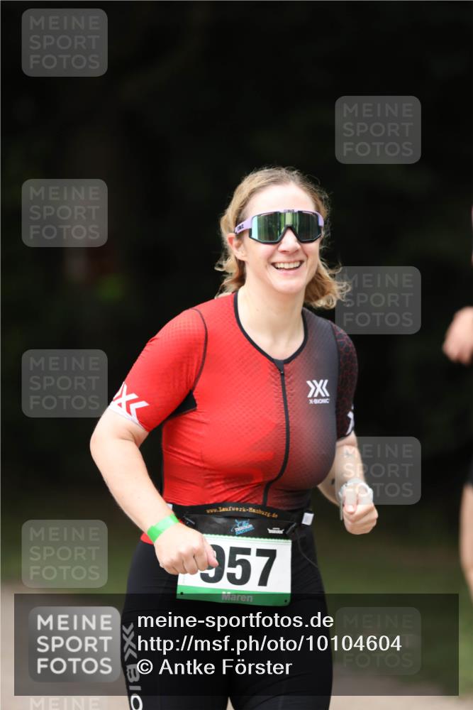 30.08.2026 - Elbe Triathlon Hamburg Antke Förster http://msf.ph/oto/10104604 30.08.2026 11:53:27 Laufen 957 meine-sportfotos.de