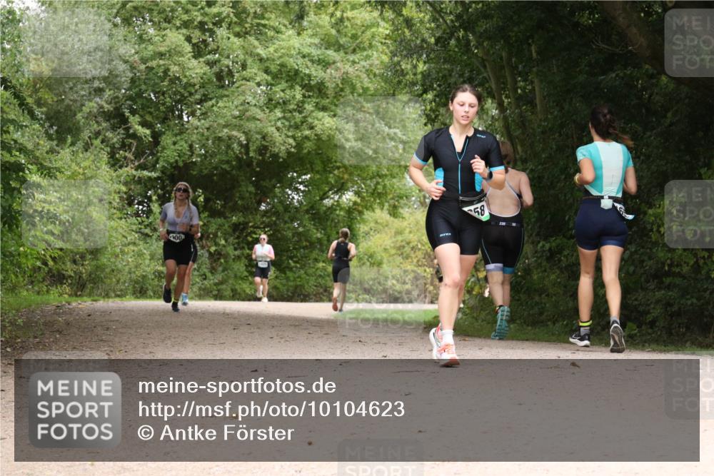30.08.2026 - Elbe Triathlon Hamburg Antke Förster http://msf.ph/oto/10104623 30.08.2026 11:59:05 Laufen 300, 58 meine-sportfotos.de