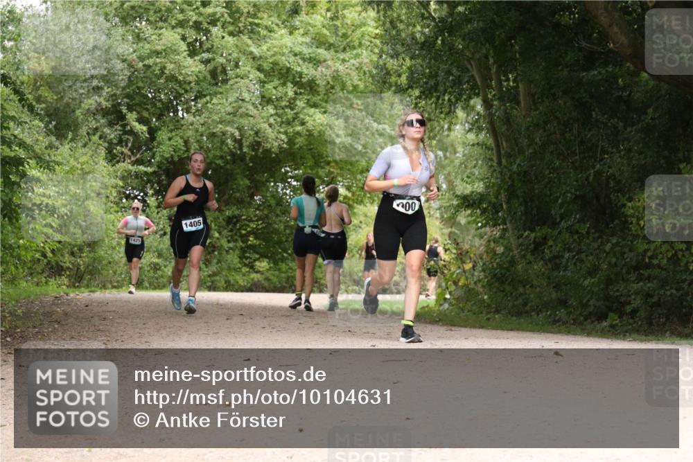 30.08.2026 - Elbe Triathlon Hamburg Antke Förster http://msf.ph/oto/10104631 30.08.2026 11:59:09 Laufen 1425, 1405, 00 meine-sportfotos.de
