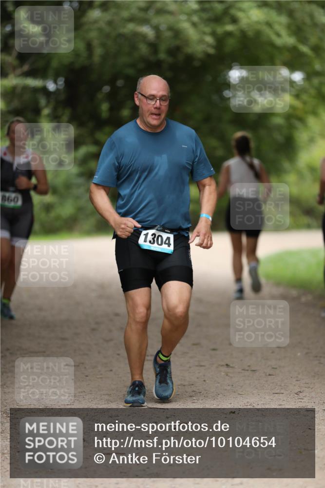 30.08.2026 - Elbe Triathlon Hamburg Antke Förster http://msf.ph/oto/10104654 30.08.2026 11:54:30 Laufen 860, 1304 meine-sportfotos.de