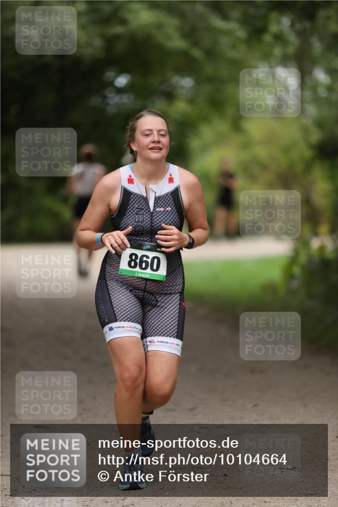 30.08.2026 - Elbe Triathlon Hamburg Antke Förster http://msf.ph/oto/10104664 30.08.2026 11:54:34 Laufen 860 meine-sportfotos.de