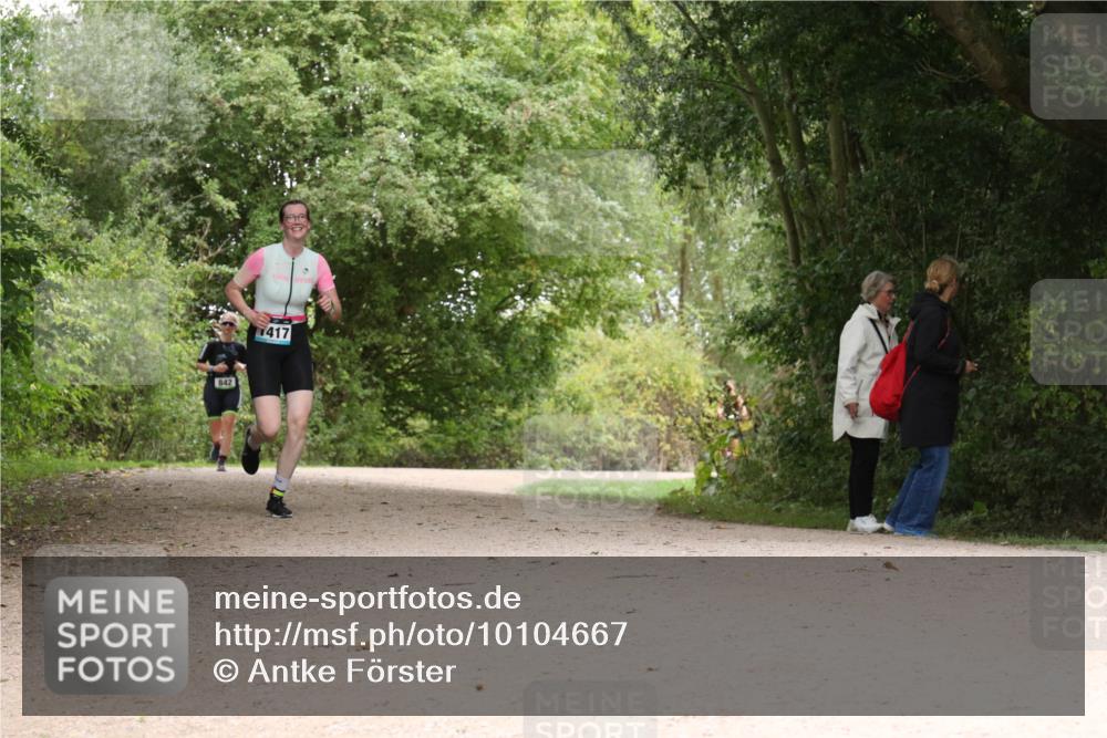 30.08.2026 - Elbe Triathlon Hamburg Antke Förster http://msf.ph/oto/10104667 30.08.2026 11:59:39 Laufen 842, 417 meine-sportfotos.de