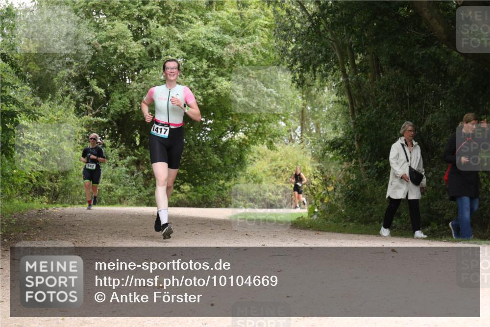 30.08.2026 - Elbe Triathlon Hamburg Antke Förster http://msf.ph/oto/10104669 30.08.2026 11:59:40 Laufen 842, 1417 meine-sportfotos.de