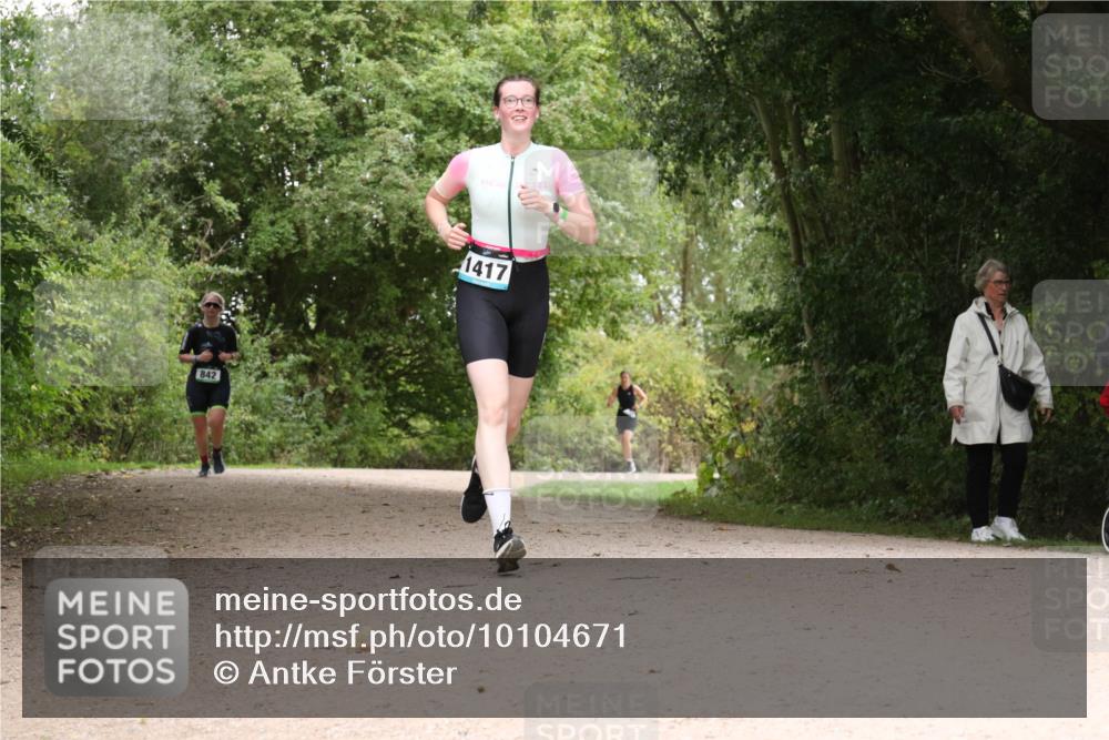 30.08.2026 - Elbe Triathlon Hamburg Antke Förster http://msf.ph/oto/10104671 30.08.2026 11:59:41 Laufen 842, 1417 meine-sportfotos.de