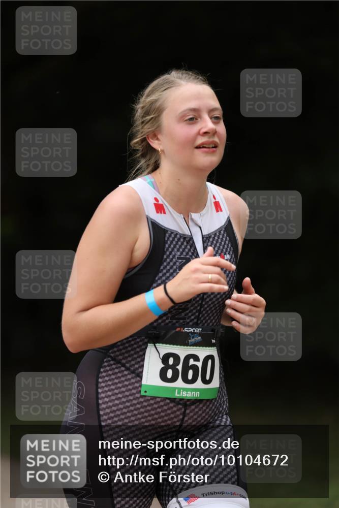 30.08.2026 - Elbe Triathlon Hamburg Antke Förster http://msf.ph/oto/10104672 30.08.2026 11:54:37 Laufen 860 meine-sportfotos.de