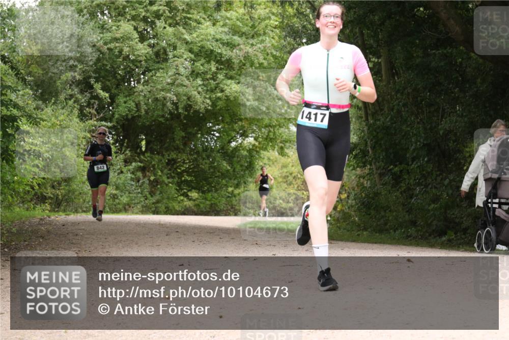 30.08.2026 - Elbe Triathlon Hamburg Antke Förster http://msf.ph/oto/10104673 30.08.2026 11:59:41 Laufen 842, 1417 meine-sportfotos.de