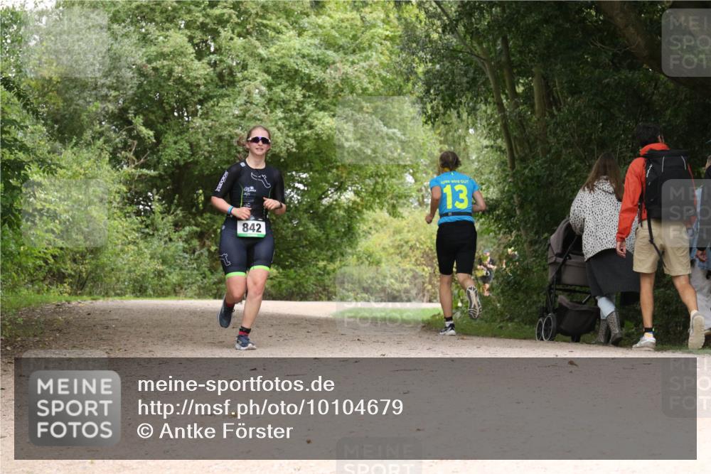 30.08.2026 - Elbe Triathlon Hamburg Antke Förster http://msf.ph/oto/10104679 30.08.2026 11:59:46 Laufen 842, 13 meine-sportfotos.de