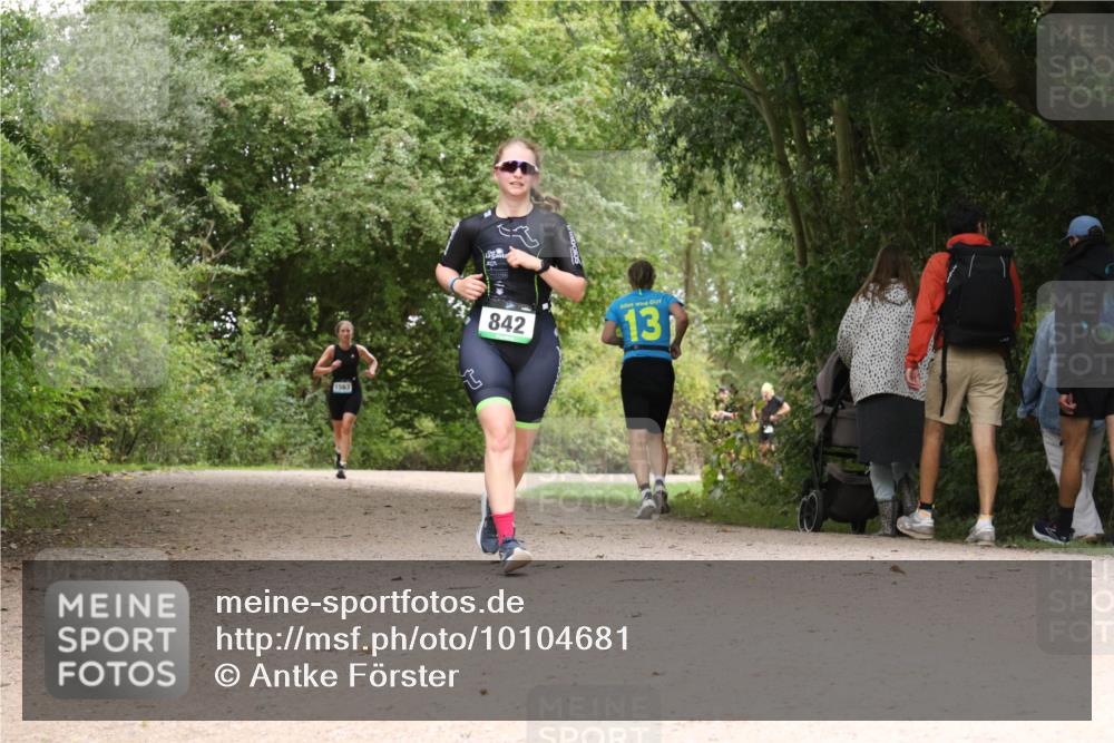 30.08.2026 - Elbe Triathlon Hamburg Antke Förster http://msf.ph/oto/10104681 30.08.2026 11:59:47 Laufen 1563, 842, 13 meine-sportfotos.de