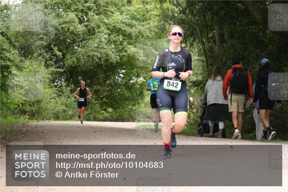 30.08.2026 - Elbe Triathlon Hamburg Antke Förster http://msf.ph/oto/10104683 30.08.2026 11:59:47 Laufen 563, 13, 842 meine-sportfotos.de