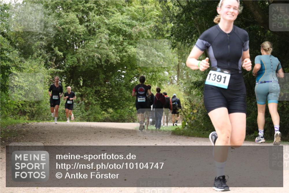 30.08.2026 - Elbe Triathlon Hamburg Antke Förster http://msf.ph/oto/10104747 30.08.2026 12:00:27 Laufen 1579, 1544, 1685, 1391 meine-sportfotos.de