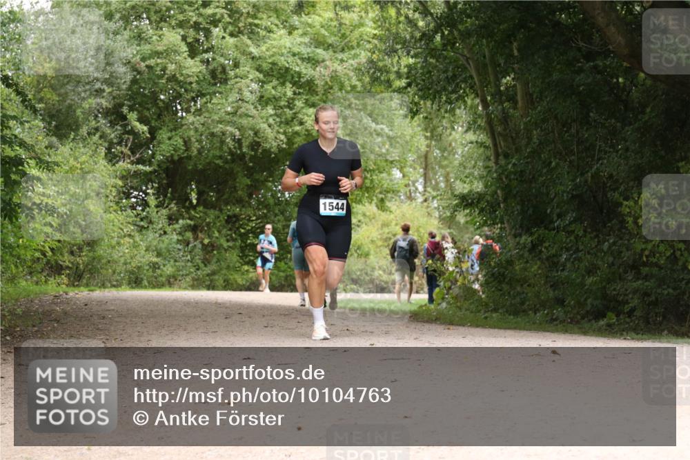 30.08.2026 - Elbe Triathlon Hamburg Antke Förster http://msf.ph/oto/10104763 30.08.2026 12:00:35 Laufen 1544 meine-sportfotos.de