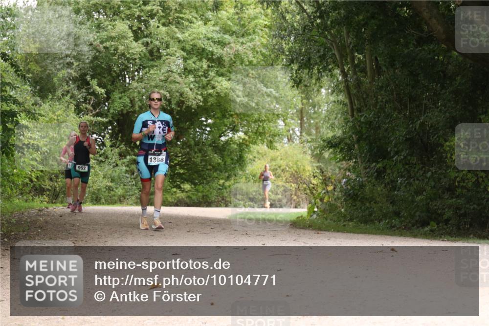 30.08.2026 - Elbe Triathlon Hamburg Antke Förster http://msf.ph/oto/10104771 30.08.2026 12:00:47 Laufen 1, 952, 1388 meine-sportfotos.de